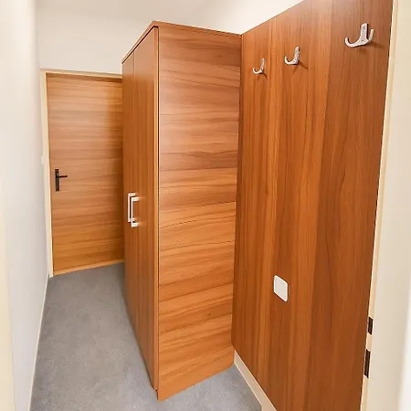Hostel Eislerova Kolej Jarov *