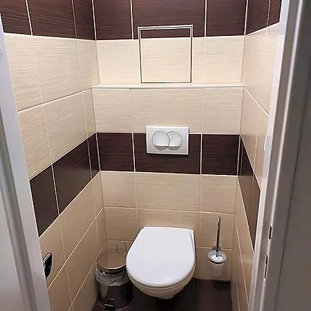 Hostel Eislerova Kolej Jarov *