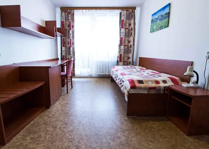 Eislerova Kolej Jarov Ostello *